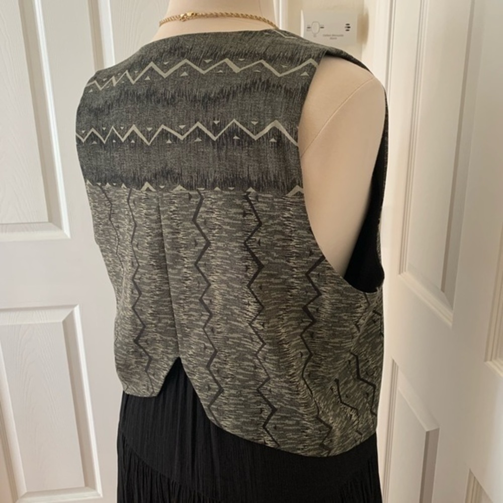Tailor made. Shades of gray and black vest. Party wear. Sz 16(see measurements) - Picture 5 of 6